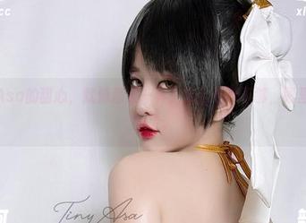 Tiny Asa的甜心，就像糖果一样，怎么看都不够，眼里充斥着期待。